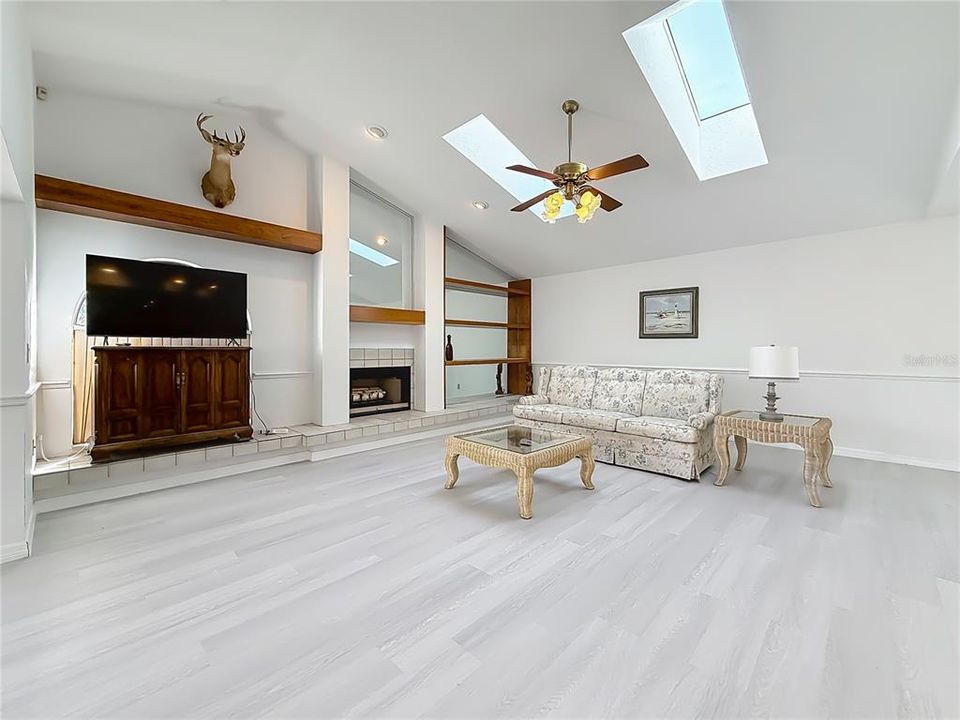 En Venta: $579,000 (5 camas, 3 baños, 3084 Pies cuadrados)