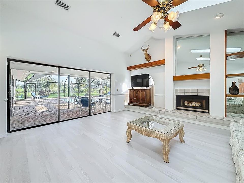 En Venta: $579,000 (5 camas, 3 baños, 3084 Pies cuadrados)