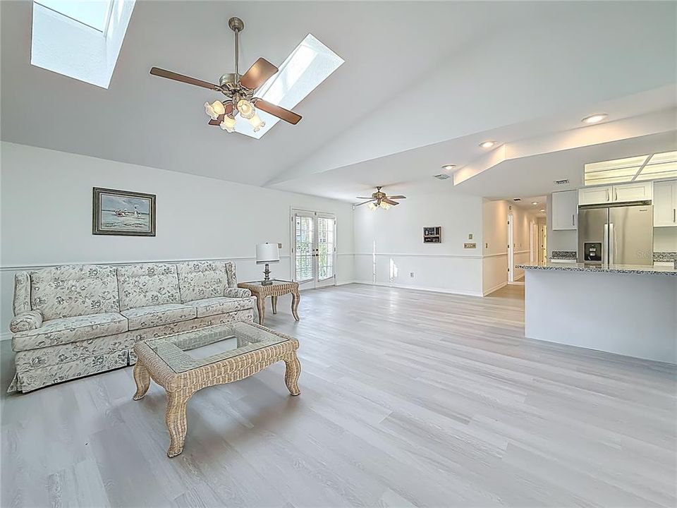 En Venta: $579,000 (5 camas, 3 baños, 3084 Pies cuadrados)