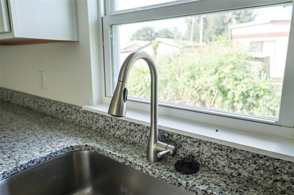 На продажу: $299,000 (3 спален, 2 ванн, 1283 Квадратных фут)