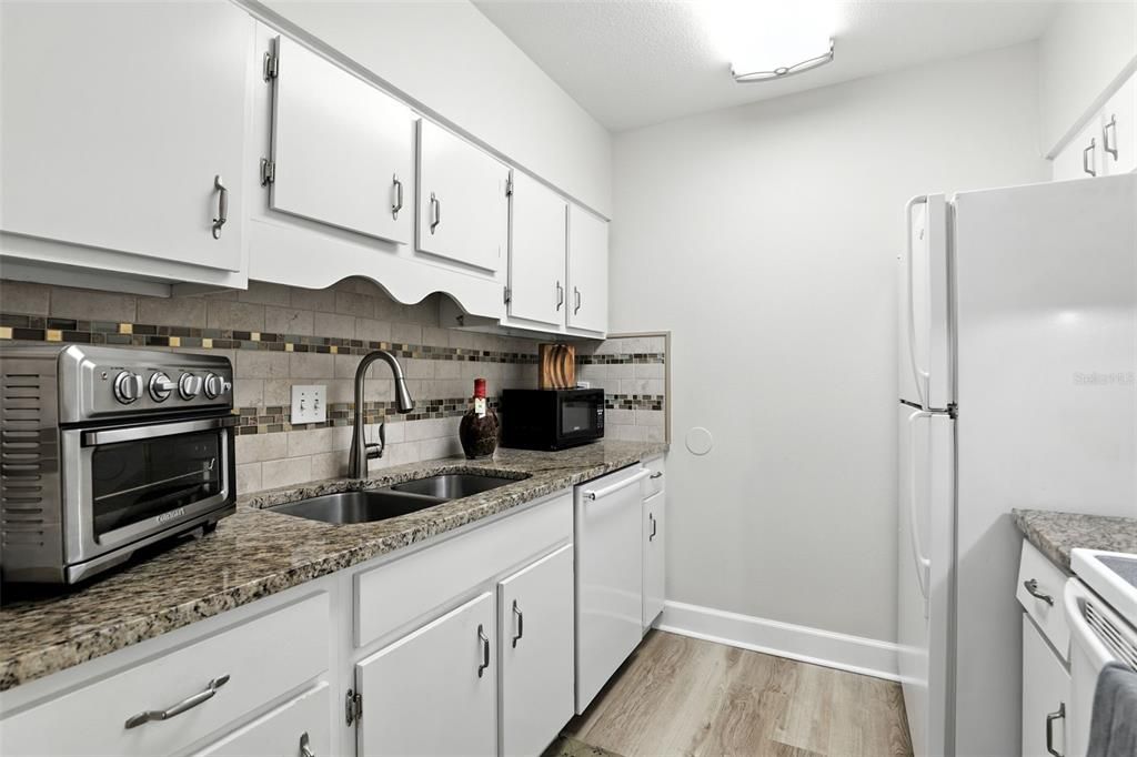 待售: $179,000 (1 贝兹, 1 浴室, 645 平方英尺)