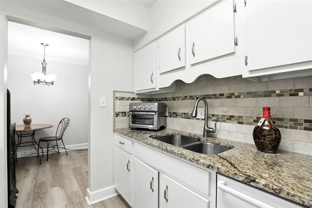 待售: $179,000 (1 贝兹, 1 浴室, 645 平方英尺)