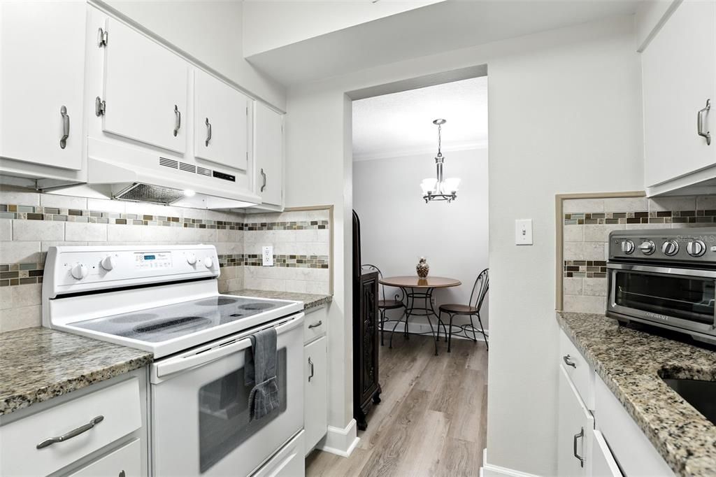 待售: $179,000 (1 贝兹, 1 浴室, 645 平方英尺)