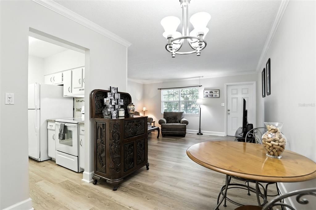 待售: $179,000 (1 贝兹, 1 浴室, 645 平方英尺)