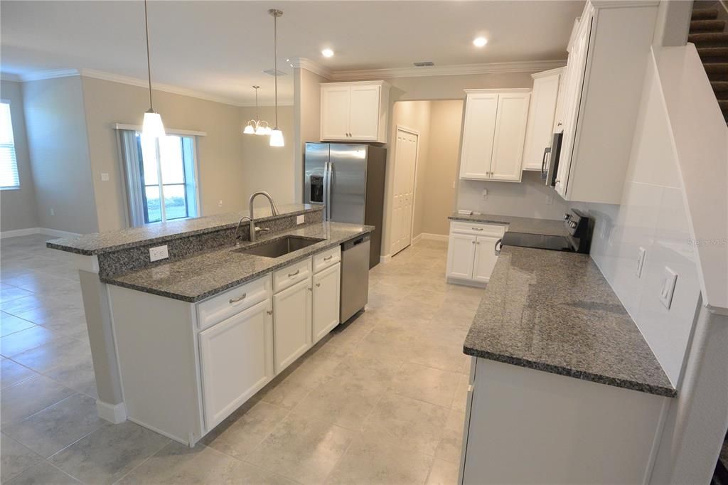 For Rent: $2,650 (3 beds, 2 baths, 2319 Square Feet)