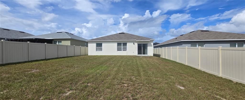 合同活跃: $249,900 (4 贝兹, 2 浴室, 1500 平方英尺)