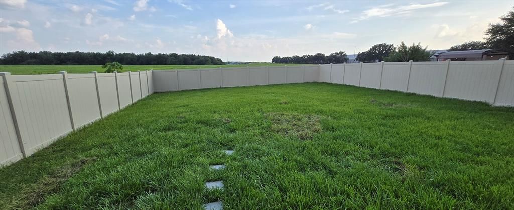 合同活跃: $249,900 (4 贝兹, 2 浴室, 1500 平方英尺)