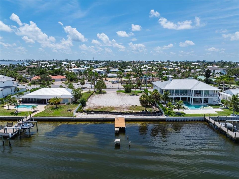 待售: $4,200,000 (0.34 acres)