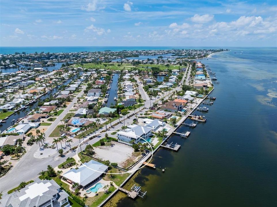 待售: $4,200,000 (0.34 acres)