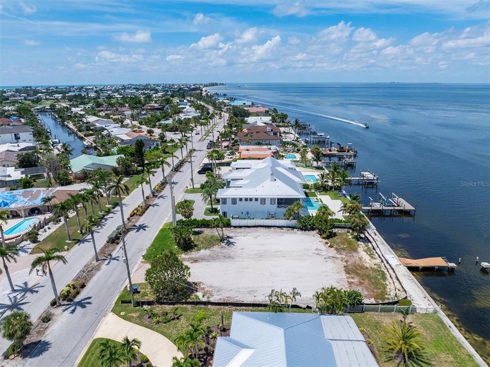 待售: $4,200,000 (0.34 acres)