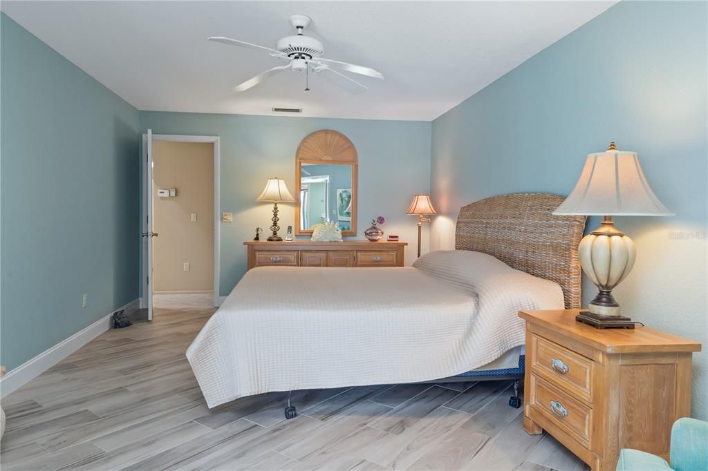 For Sale: $349,000 (2 beds, 2 baths, 1635 Square Feet)