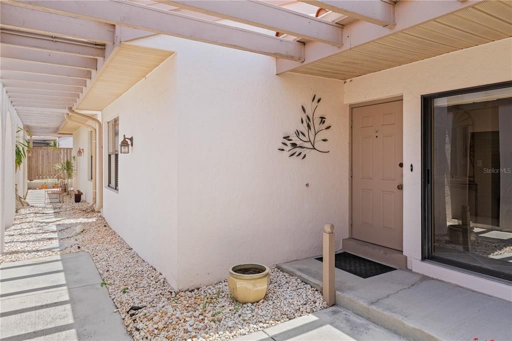 For Sale: $349,000 (2 beds, 2 baths, 1635 Square Feet)