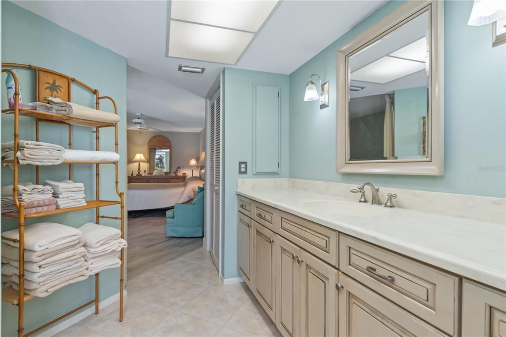 For Sale: $349,000 (2 beds, 2 baths, 1635 Square Feet)