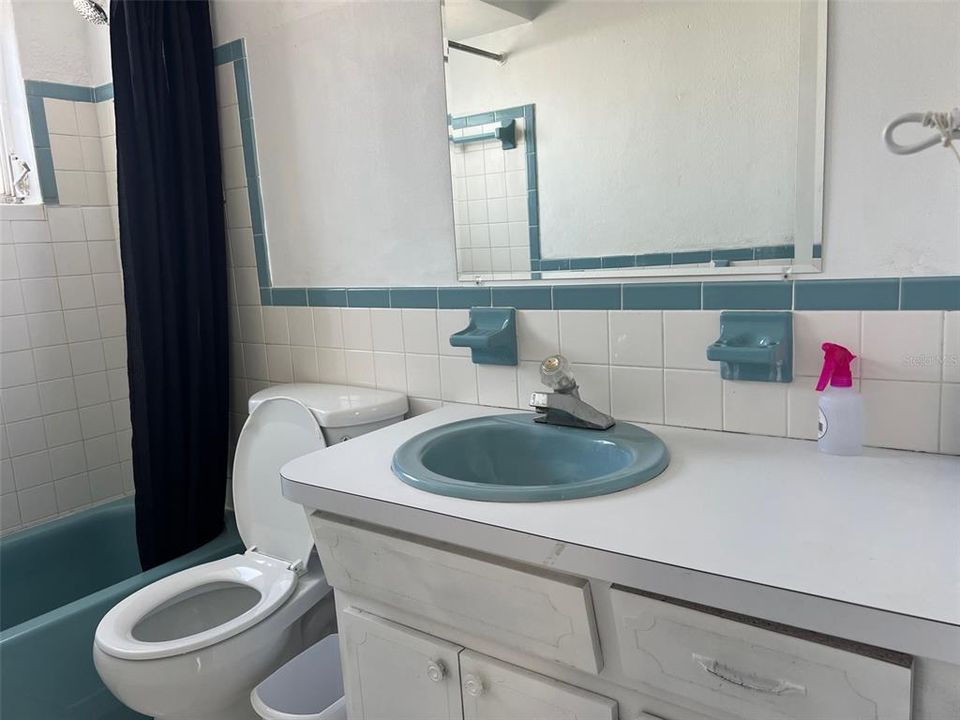 Active With Contract: $1,450 (2 beds, 1 baths, 905 Square Feet)