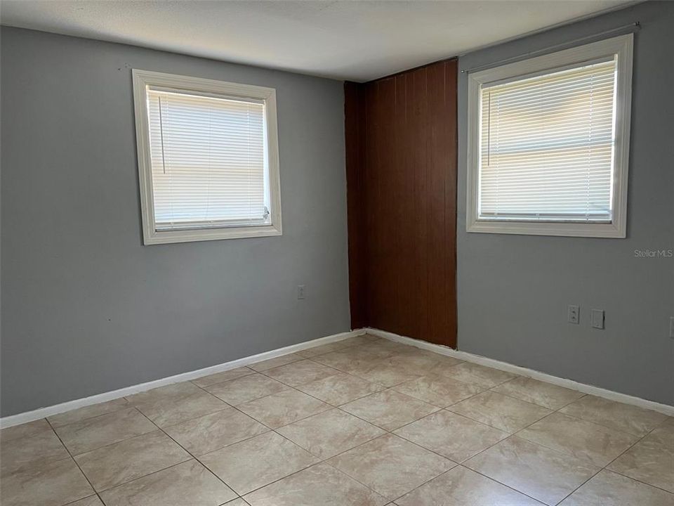 Active With Contract: $1,450 (2 beds, 1 baths, 905 Square Feet)