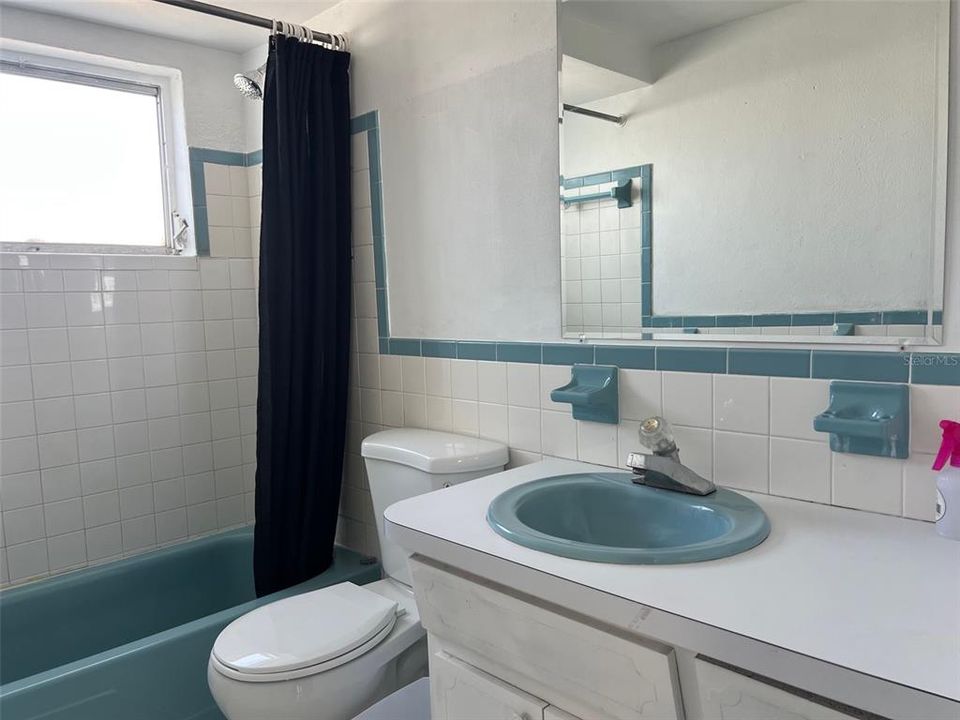Active With Contract: $1,450 (2 beds, 1 baths, 905 Square Feet)