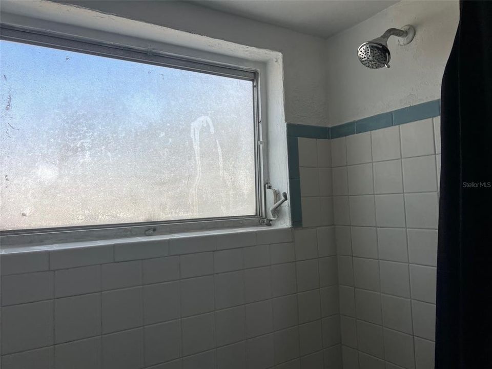 Active With Contract: $1,450 (2 beds, 1 baths, 905 Square Feet)