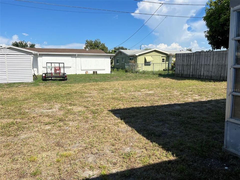 Active With Contract: $1,450 (2 beds, 1 baths, 905 Square Feet)