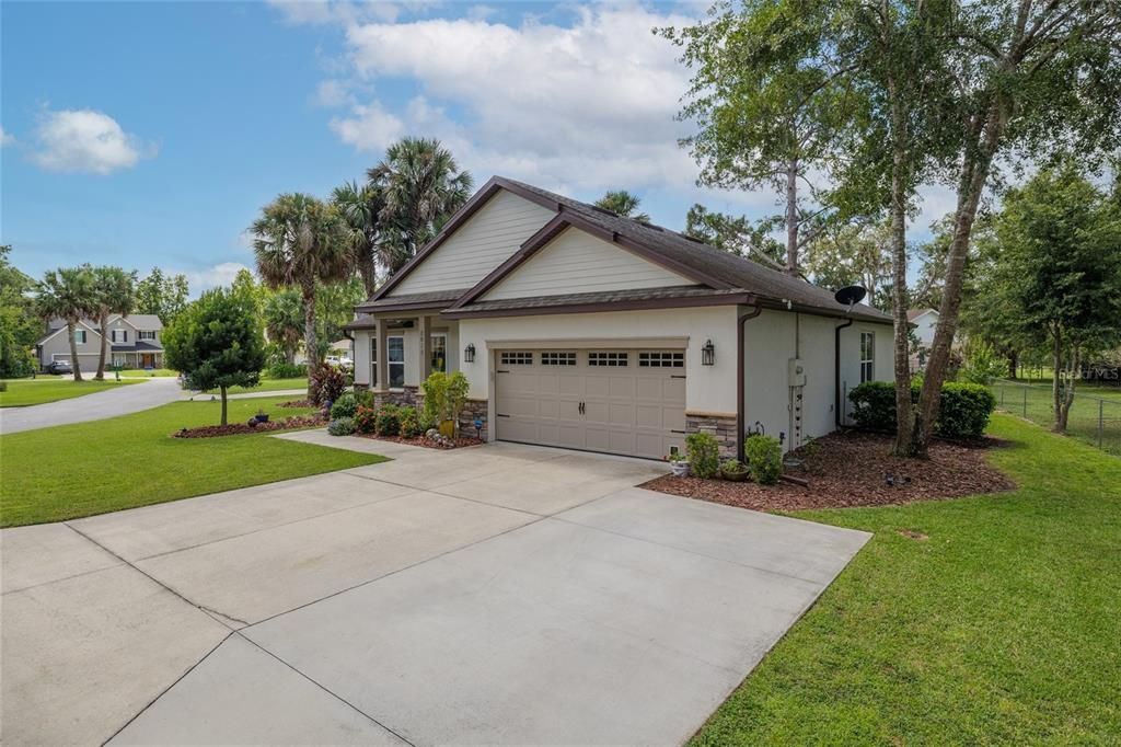 Active With Contract: $399,000 (3 beds, 2 baths, 1798 Square Feet)