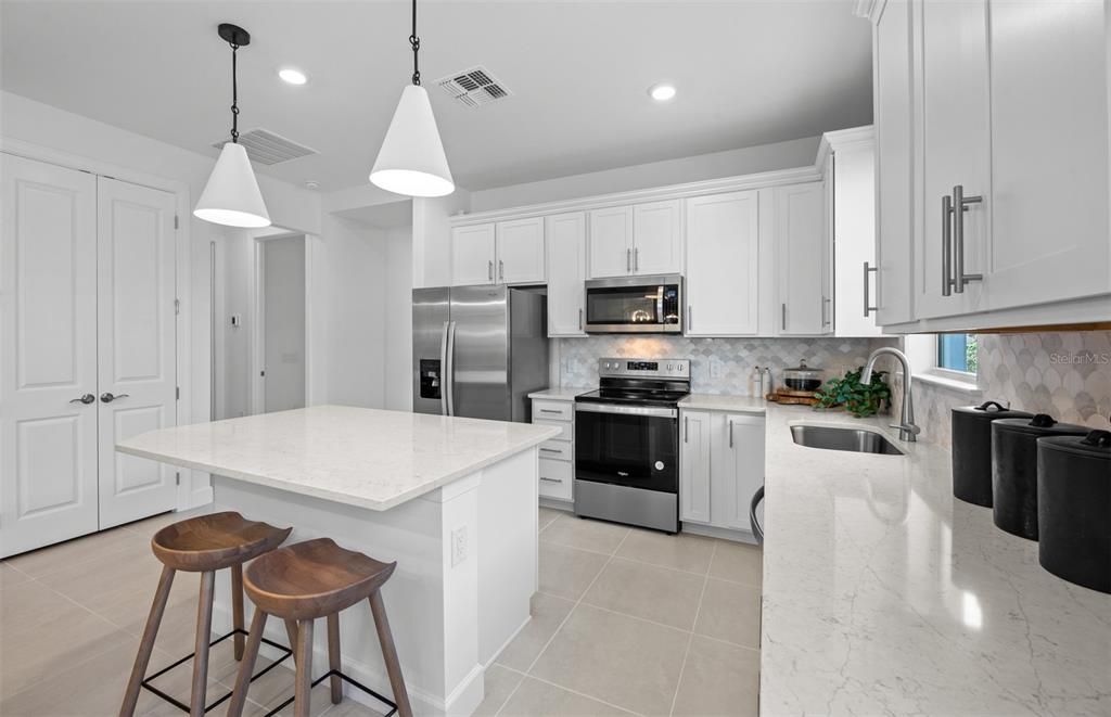 Active With Contract: $401,990 (3 beds, 2 baths, 1579 Square Feet)