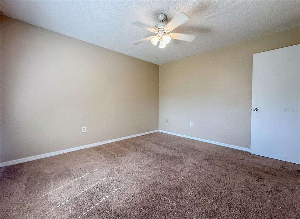 Activo con contrato: $425,000 (4 camas, 0 baños, 1984 Pies cuadrados)