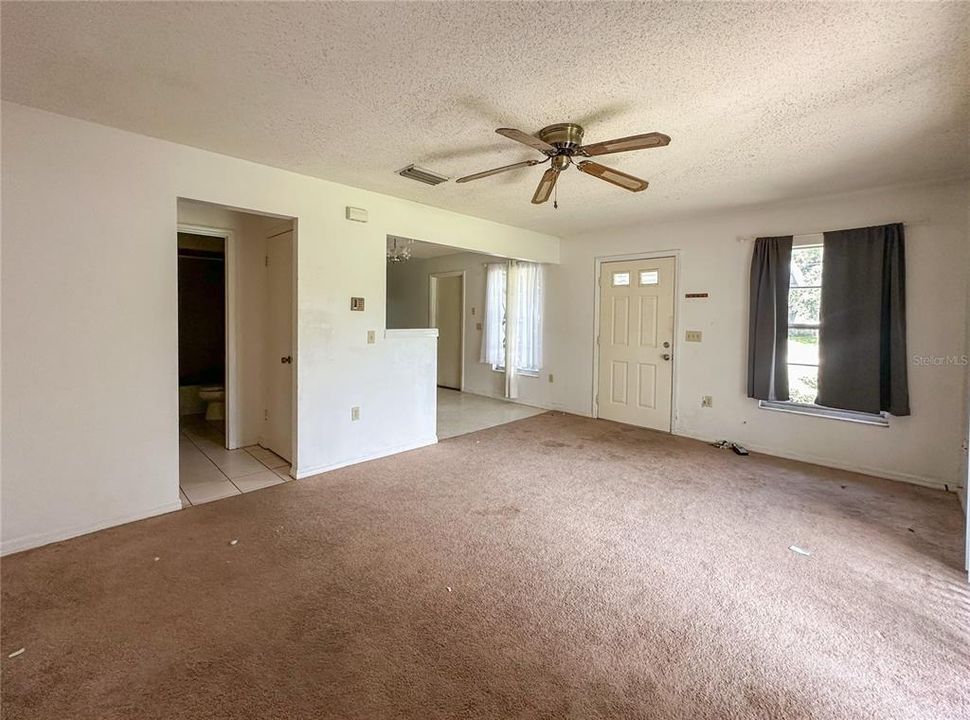 Activo con contrato: $425,000 (4 camas, 0 baños, 1984 Pies cuadrados)