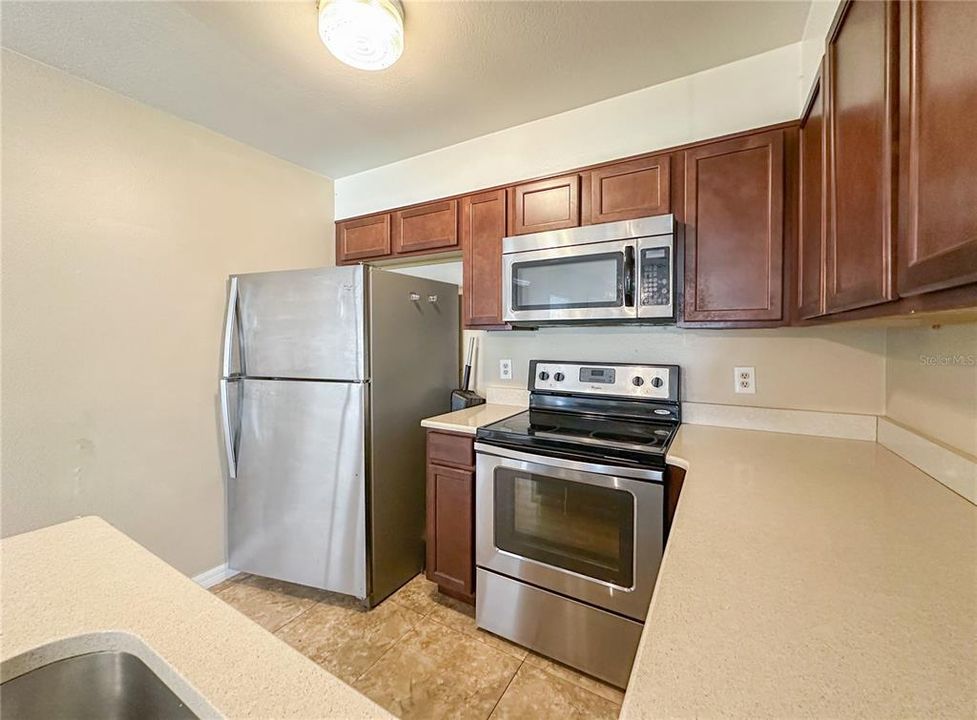 Activo con contrato: $425,000 (4 camas, 0 baños, 1984 Pies cuadrados)