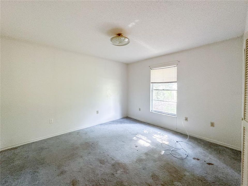 Activo con contrato: $425,000 (4 camas, 0 baños, 1984 Pies cuadrados)