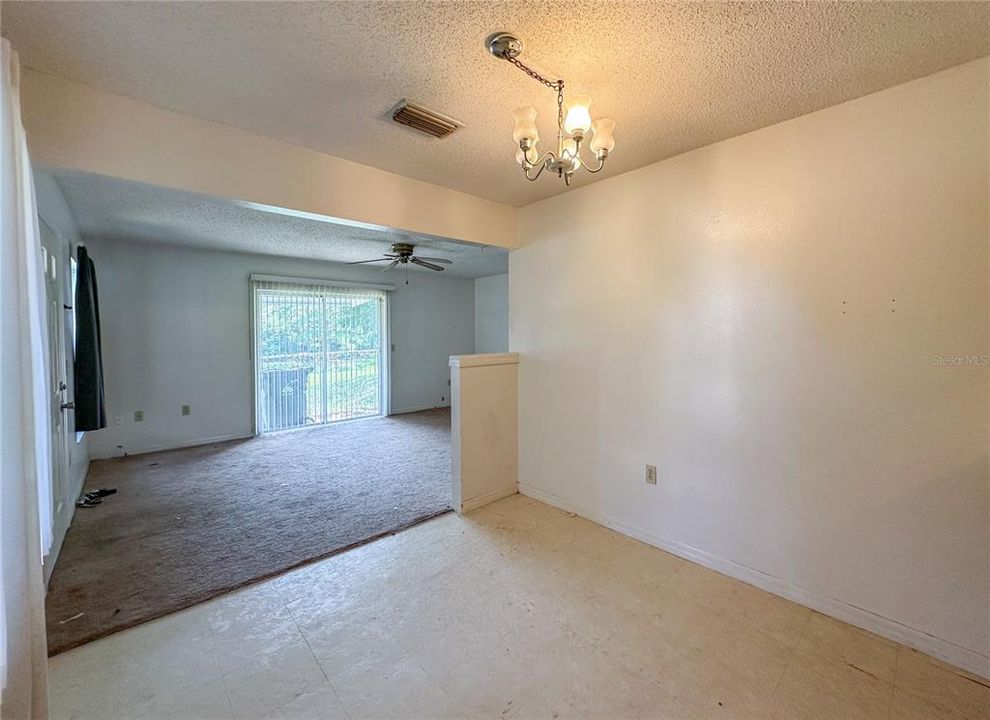 Activo con contrato: $425,000 (4 camas, 0 baños, 1984 Pies cuadrados)