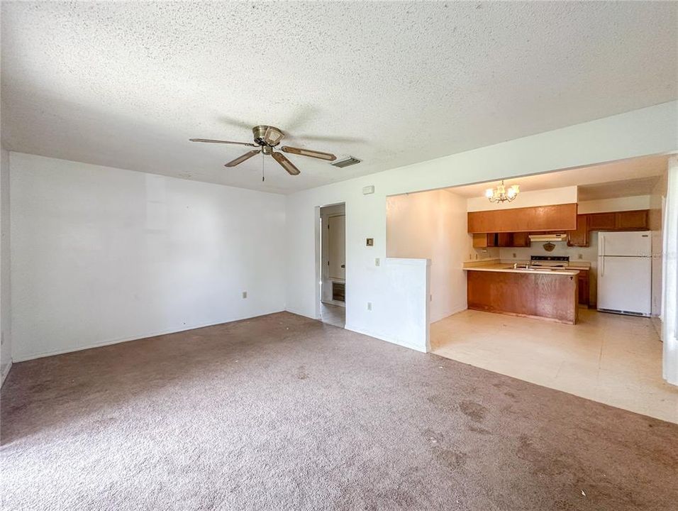 Activo con contrato: $425,000 (4 camas, 0 baños, 1984 Pies cuadrados)