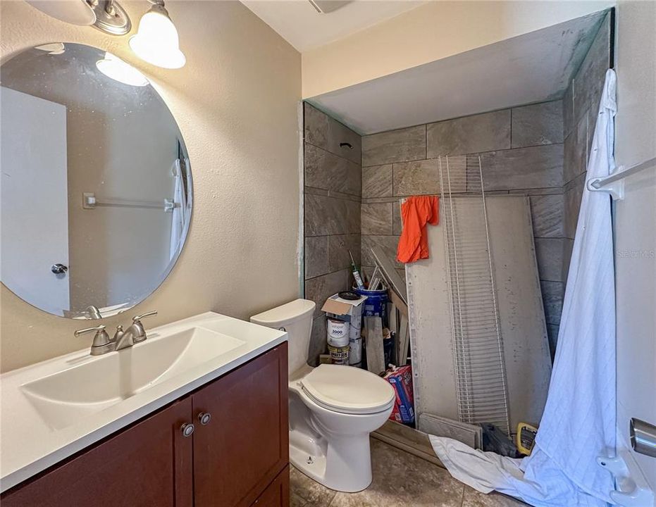 Activo con contrato: $425,000 (4 camas, 0 baños, 1984 Pies cuadrados)