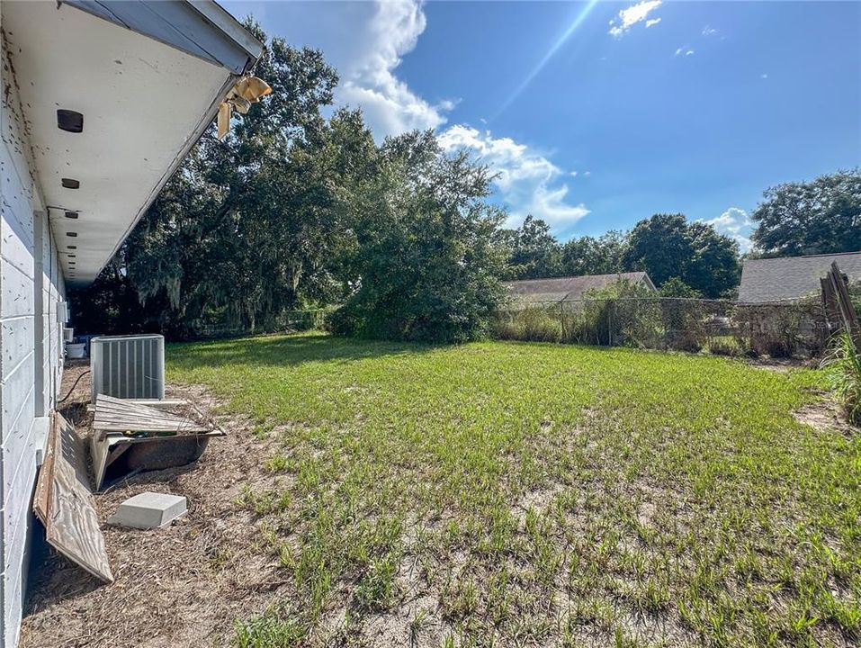 Activo con contrato: $425,000 (4 camas, 0 baños, 1984 Pies cuadrados)