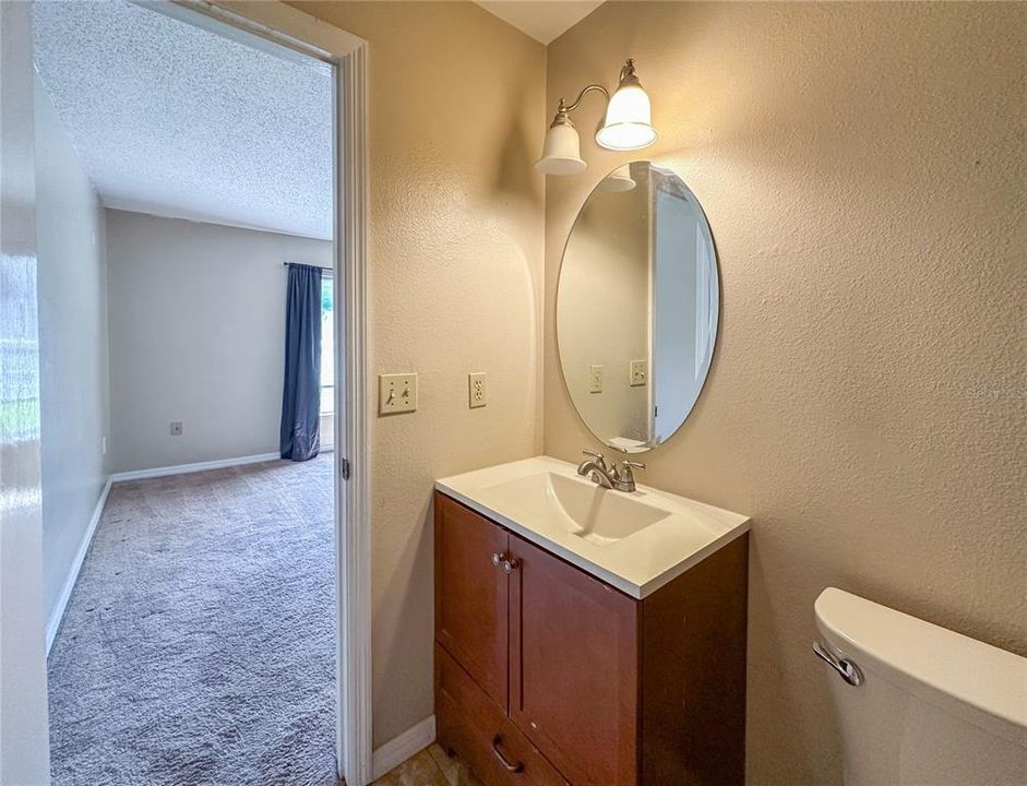 Activo con contrato: $425,000 (4 camas, 0 baños, 1984 Pies cuadrados)