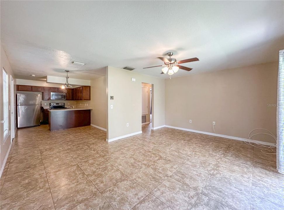 Activo con contrato: $425,000 (4 camas, 0 baños, 1984 Pies cuadrados)