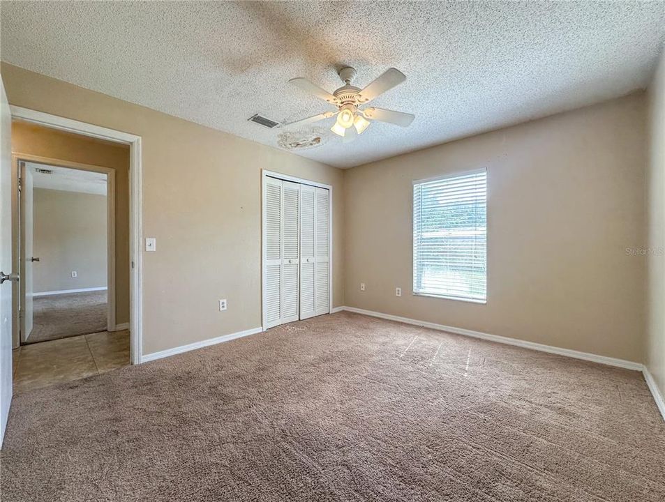 Activo con contrato: $425,000 (4 camas, 0 baños, 1984 Pies cuadrados)