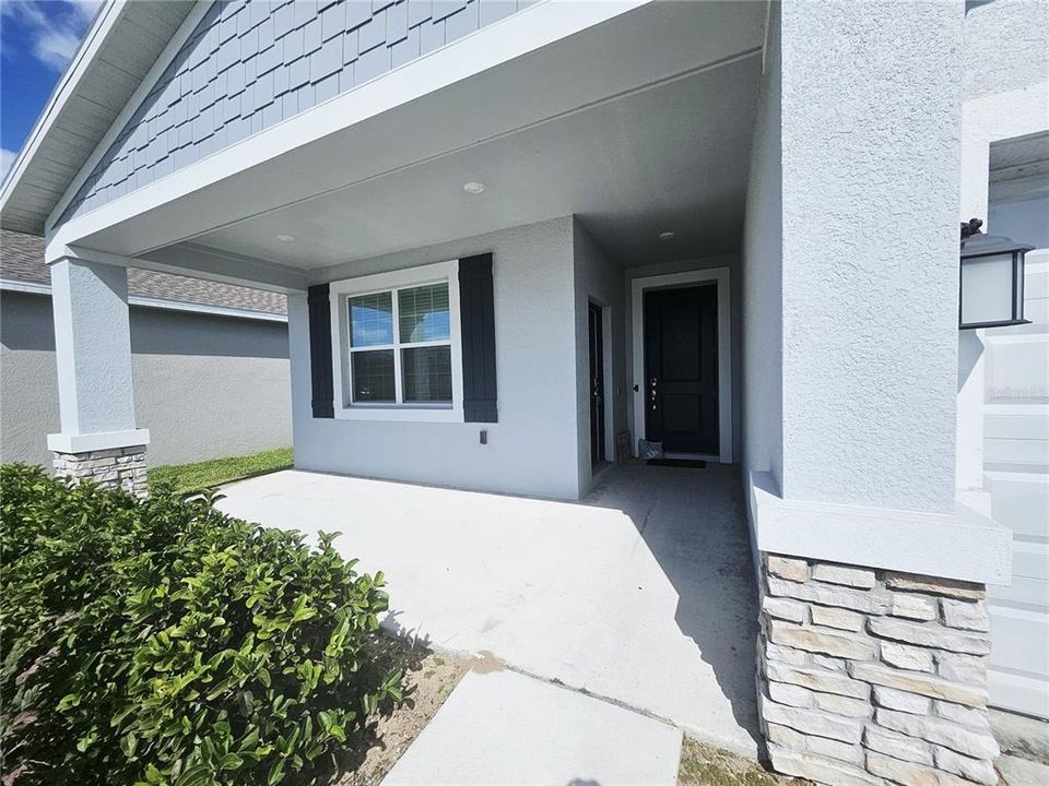 出租: $1,200 (1 贝兹, 1 浴室, 2080 平方英尺)