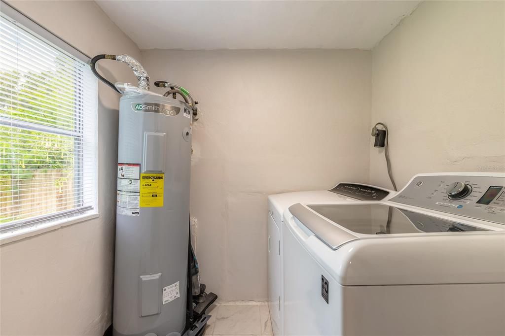 For Sale: $189,000 (3 beds, 1 baths, 814 Square Feet)