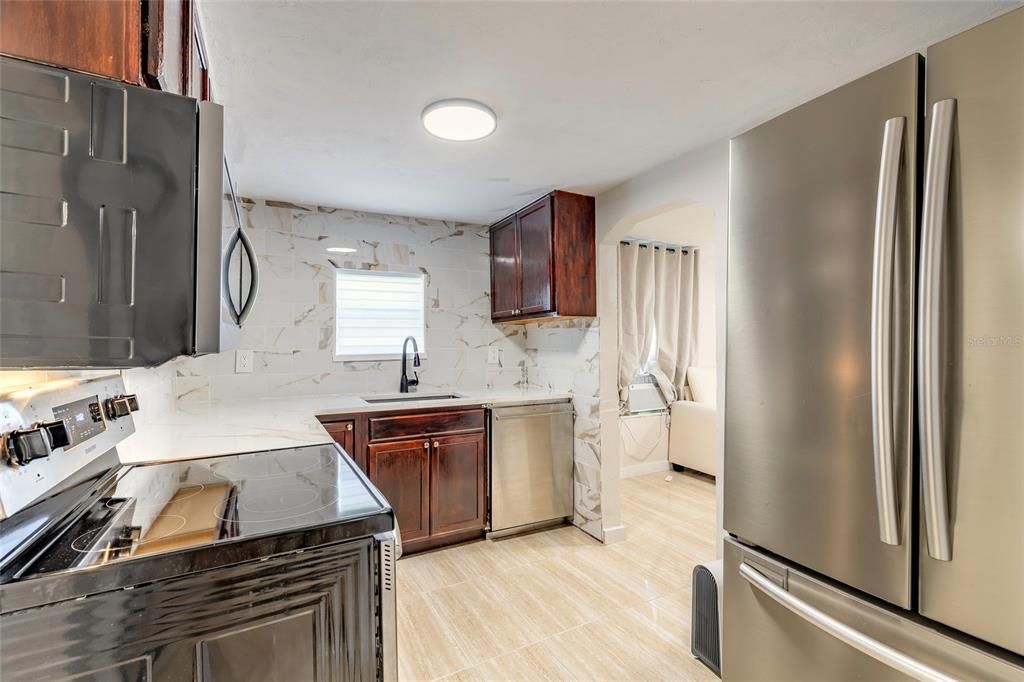 For Sale: $189,000 (3 beds, 1 baths, 814 Square Feet)