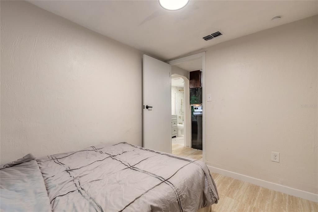 For Sale: $189,000 (3 beds, 1 baths, 814 Square Feet)