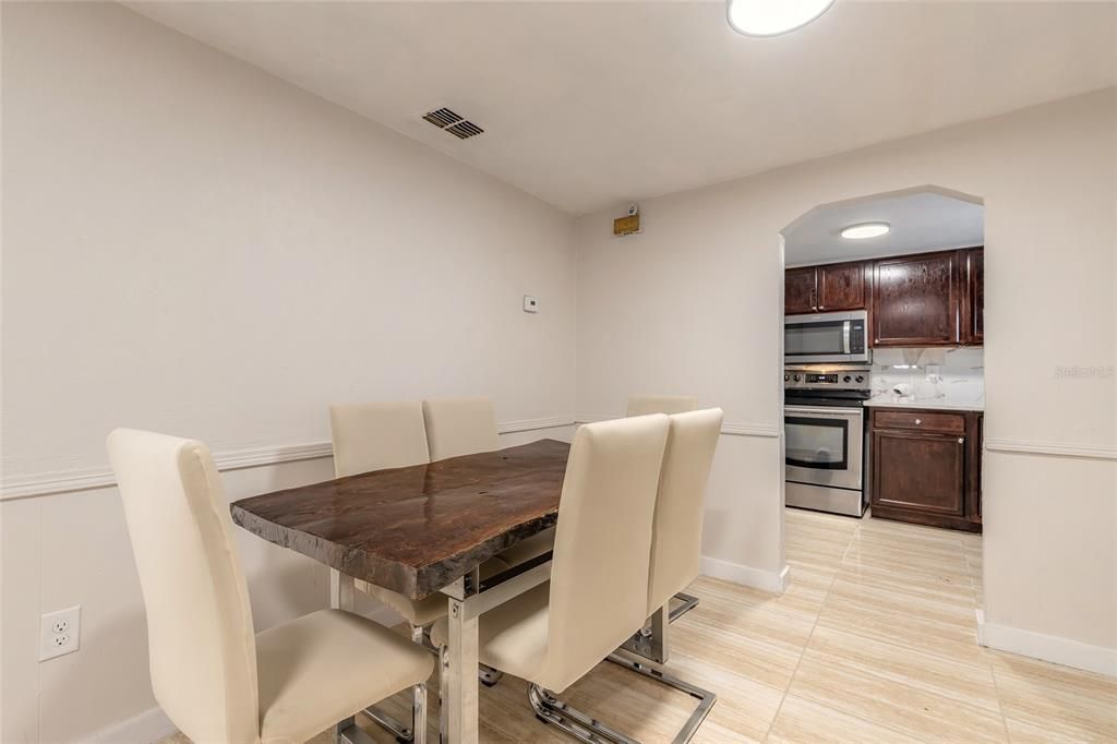 For Sale: $189,000 (3 beds, 1 baths, 814 Square Feet)