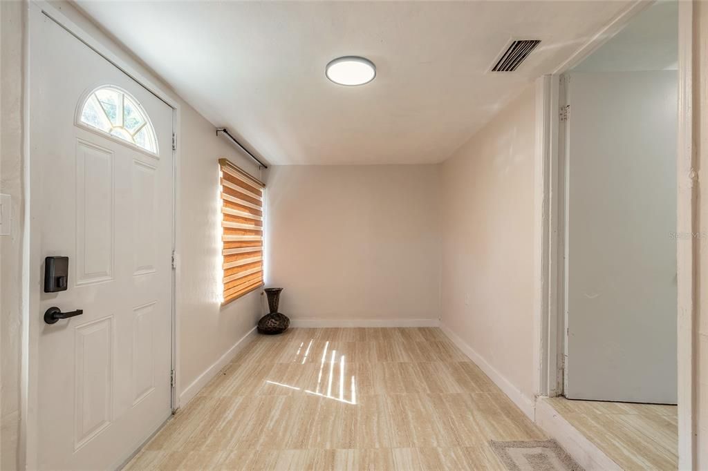 For Sale: $189,000 (3 beds, 1 baths, 814 Square Feet)