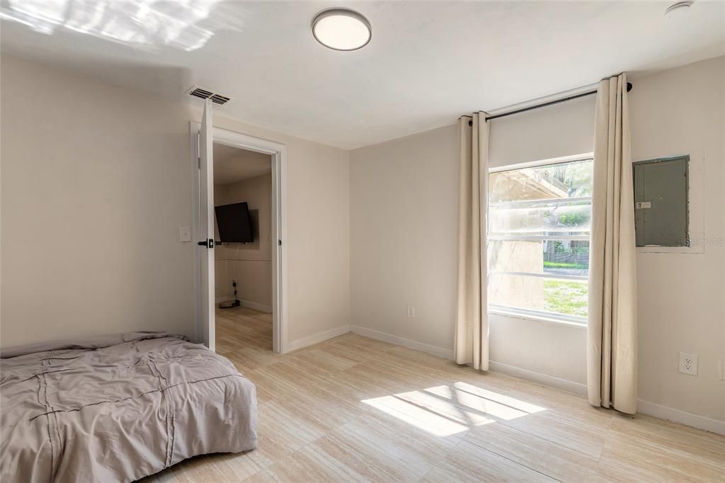 For Sale: $189,000 (3 beds, 1 baths, 814 Square Feet)