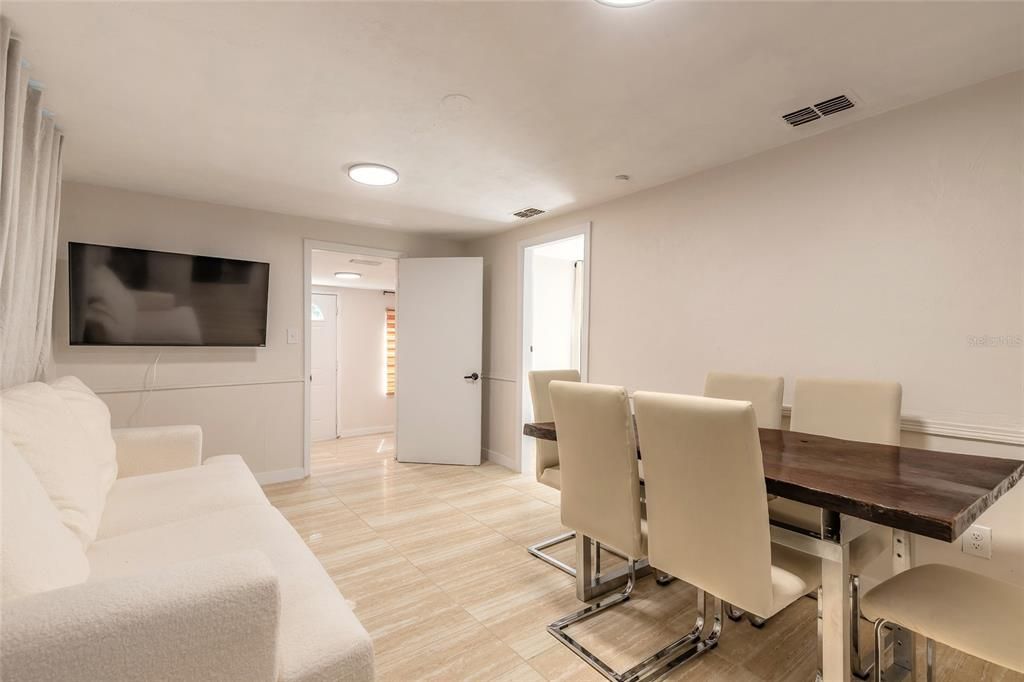 For Sale: $189,000 (3 beds, 1 baths, 814 Square Feet)