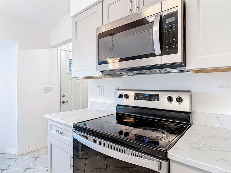 合同活跃: $319,000 (3 贝兹, 2 浴室, 1356 平方英尺)