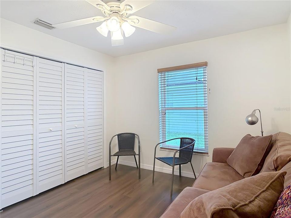 合同活跃: $319,000 (3 贝兹, 2 浴室, 1356 平方英尺)