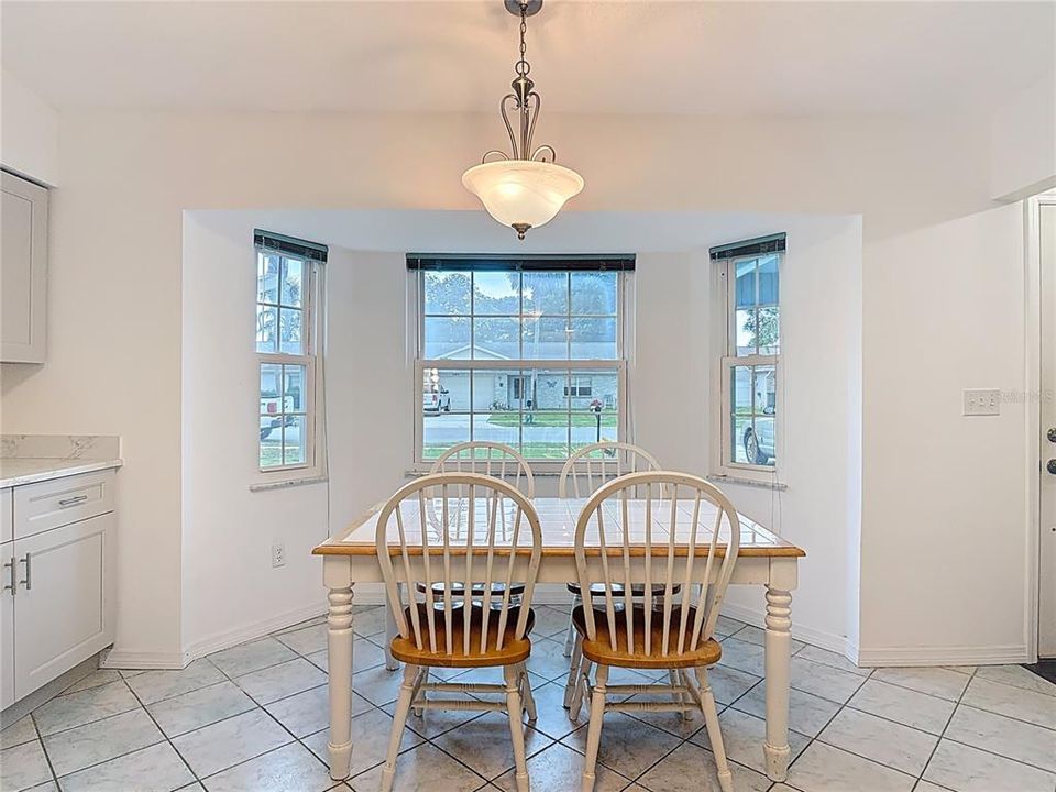 合同活跃: $319,000 (3 贝兹, 2 浴室, 1356 平方英尺)