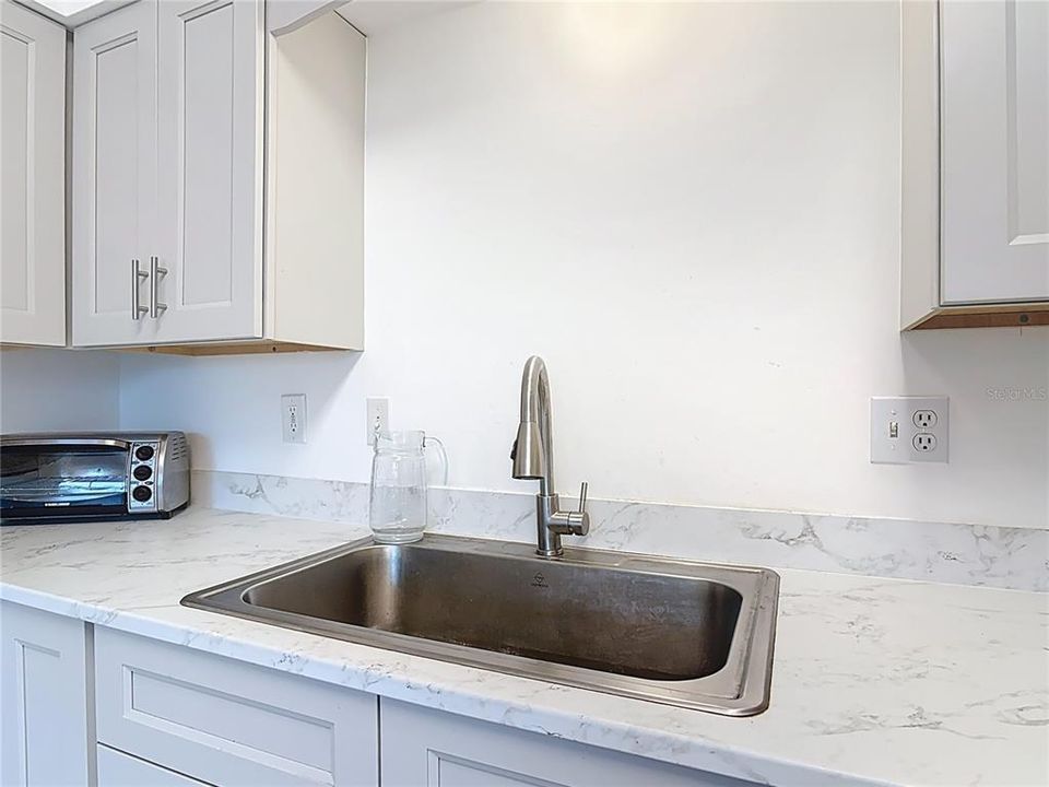 合同活跃: $319,000 (3 贝兹, 2 浴室, 1356 平方英尺)