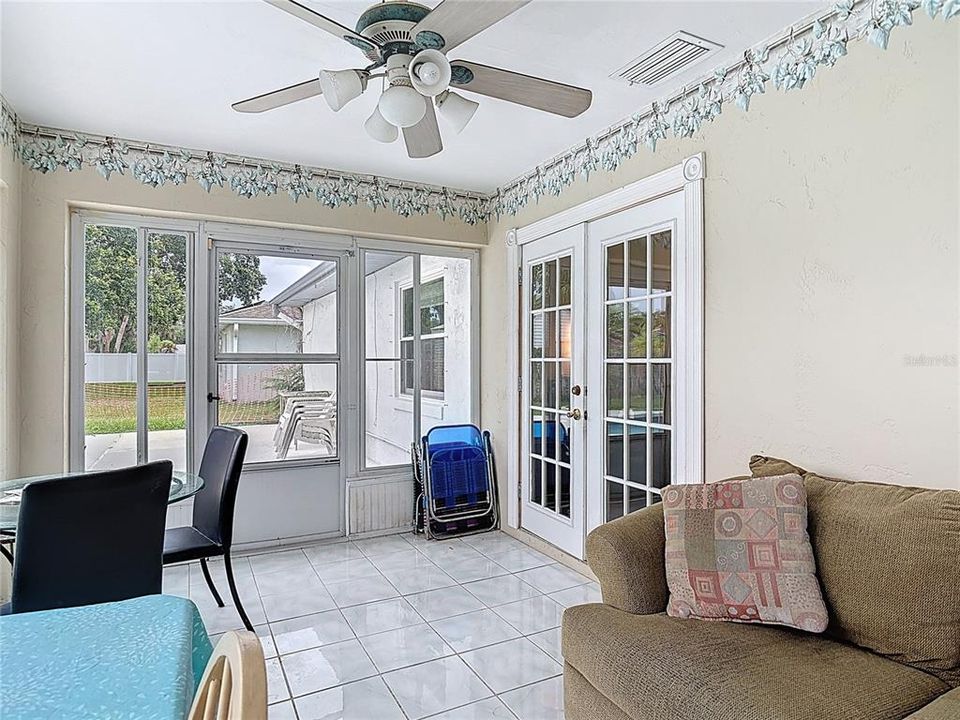 合同活跃: $319,000 (3 贝兹, 2 浴室, 1356 平方英尺)