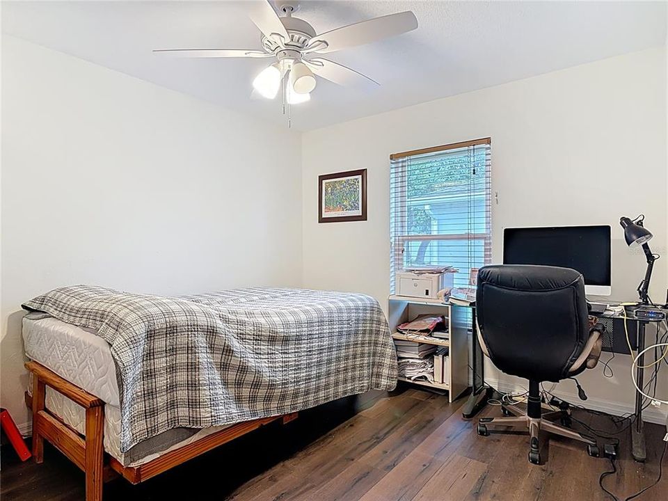 合同活跃: $319,000 (3 贝兹, 2 浴室, 1356 平方英尺)