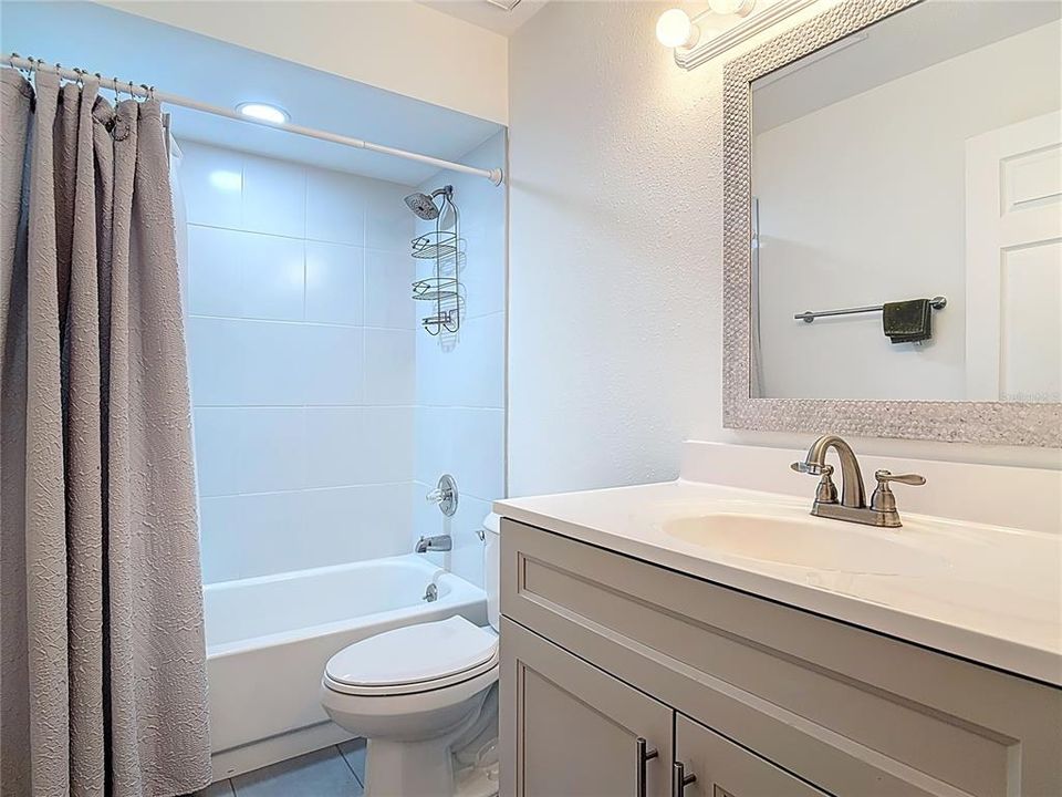 合同活跃: $319,000 (3 贝兹, 2 浴室, 1356 平方英尺)